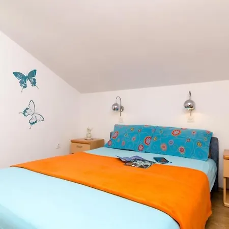 Apartment Bell Memories- Studio With Terrace And Street View... Zvekovica