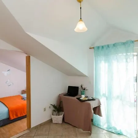 Apartment Bell Memories- Studio With Terrace And Street View... Zvekovica